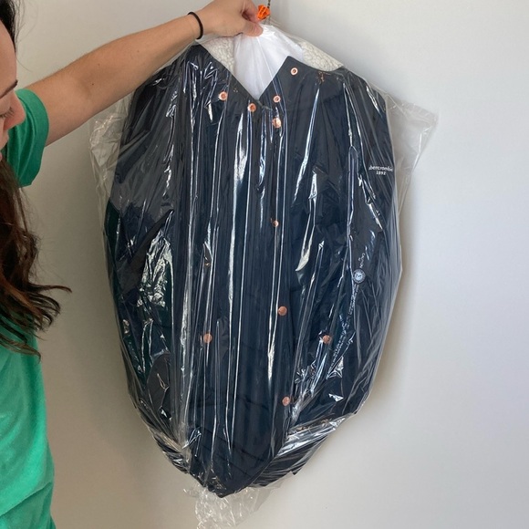 Abercrombie navy coat. - Picture 5 of 7